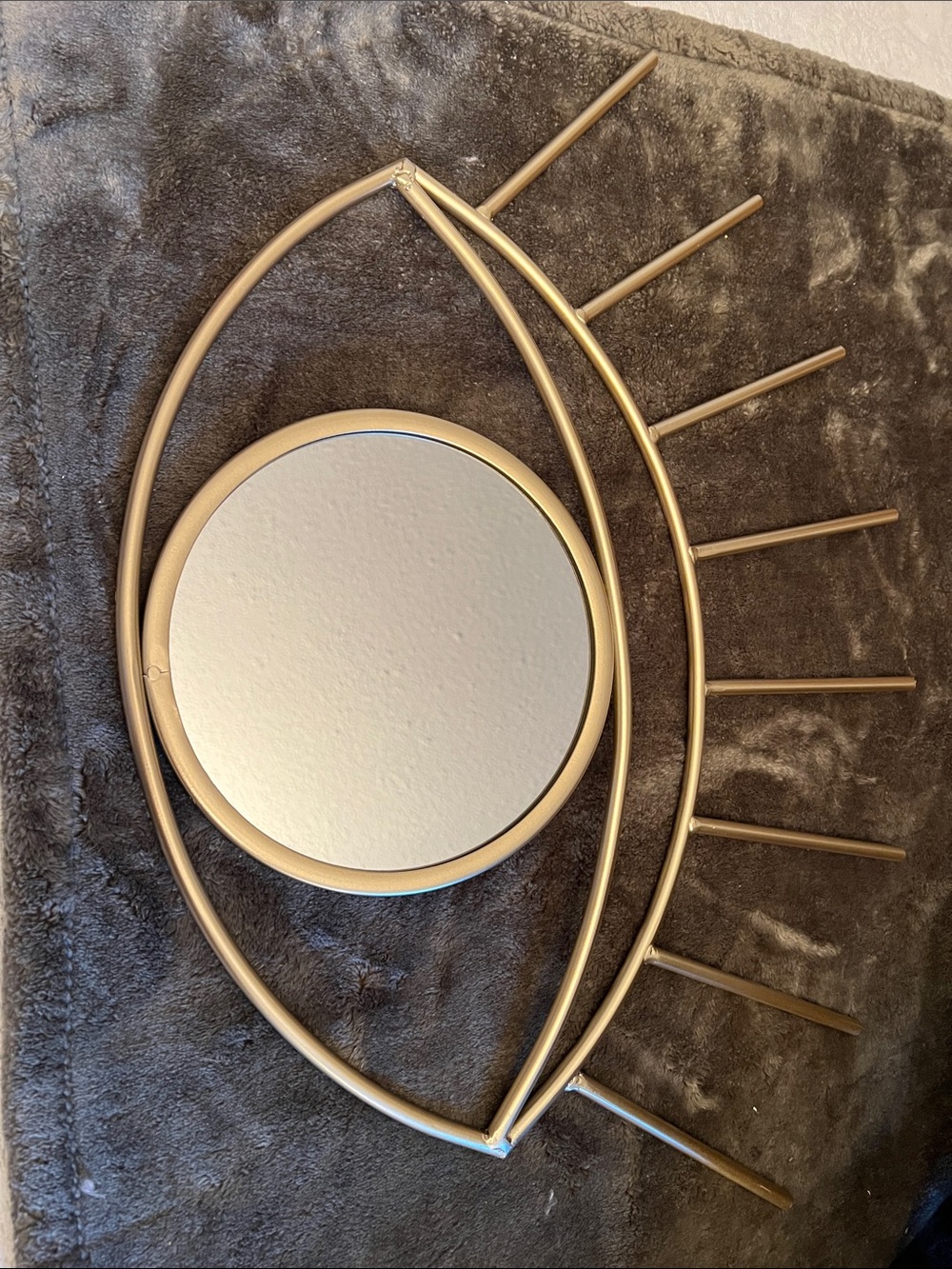 Gold Eye-Accent Round Mirror Wall Art